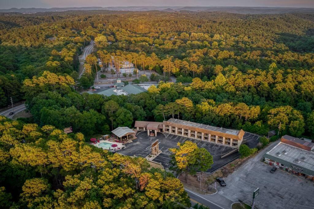 Stonegate Lodge 2 Queen Beds Fast Wifi 50" Tv Salt Water Pool Room #207 Eureka Springs Luaran gambar
