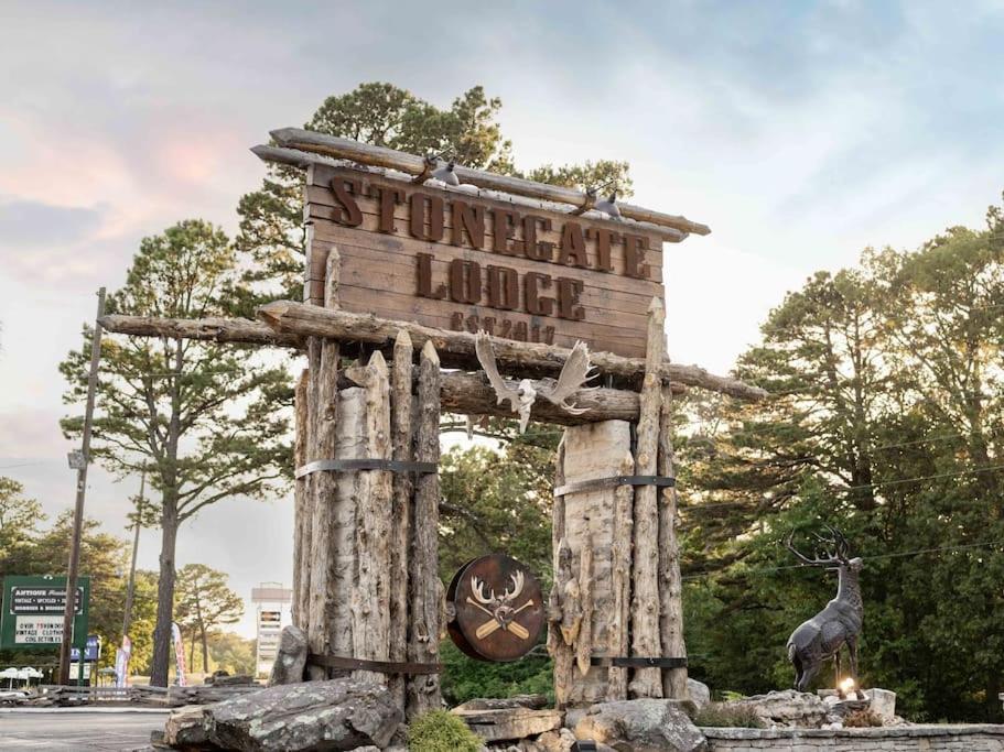 Stonegate Lodge 2 Queen Beds Fast Wifi 50" Tv Salt Water Pool Room #207 Eureka Springs Luaran gambar