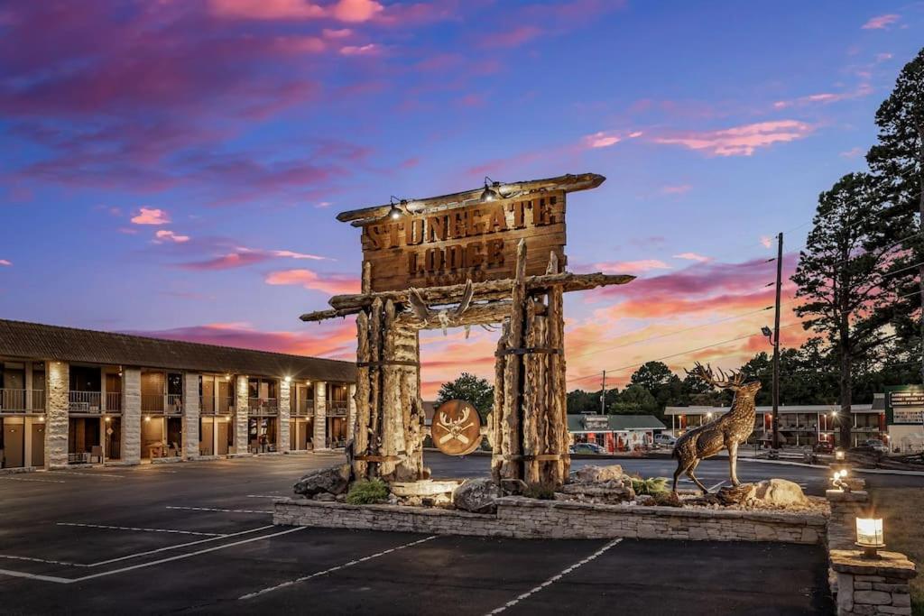 Stonegate Lodge 2 Queen Beds Fast Wifi 50" Tv Salt Water Pool Room #207 Eureka Springs Luaran gambar