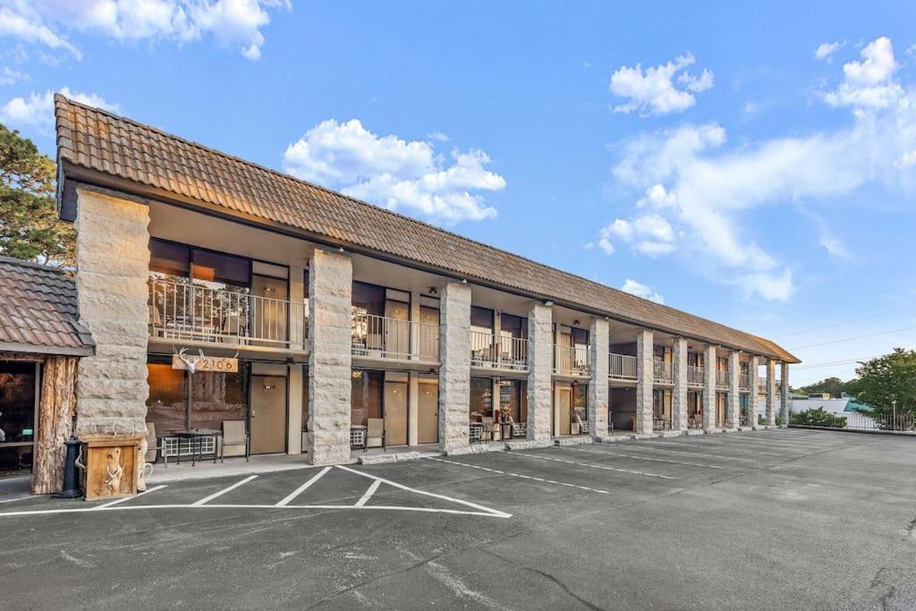 Stonegate Lodge 2 Queen Beds Fast Wifi 50" Tv Salt Water Pool Room #207 Eureka Springs Luaran gambar